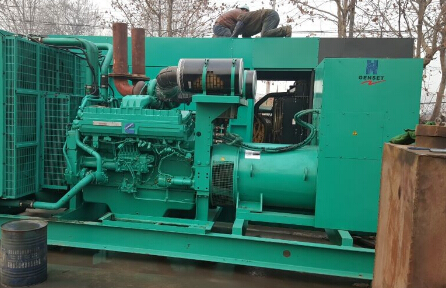 垦利发电机组如何判断水冷式机油散热器内部是否需要清洗？